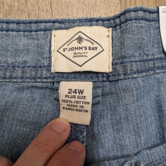 St. John's Bay Blue Mid rise Bermuda Shorts 24W - Picture 8 of 10